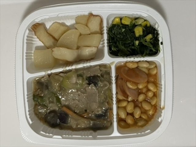 まごころケア食、豚肉とナスのみそ炒め弁当を実食。主菜と副菜の画像