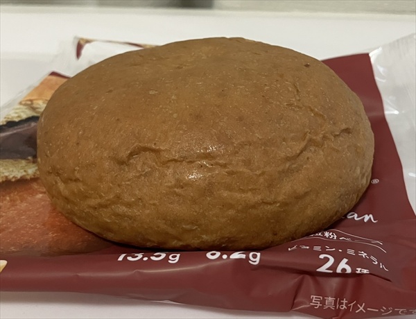 ベースブレッドあんぱんを本音でレビュー。開封したところ。ずっしり感…。